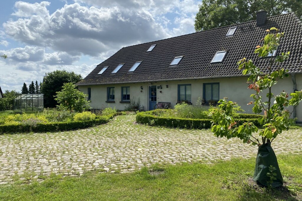 The holiday apartment is accessed directly from the shared entrance area, leading up to the natural, unfinished attic.

Through the apartment's entrance door, you enter the open-plan kitchen and dining area. At the rear, there is a sofa, a single bed, and a double bed.

A ladder leads to the open loft with additional sleeping options. A cot and highchair can be provided.

This holiday apartment complements our second apartment opposite, which is ideal for grandparents or families traveling together.

Please note: Even though more sleeping options are available, our wastewater treatment plant can only accommodate a maximum of four people, including children. If your party is larger than four, please contact us in advance.

Sommerstorf is located just a ten-minute drive from Waren an der Müritz and only a few minutes away from many beautiful lakes in the lovely Mecklenburg countryside.