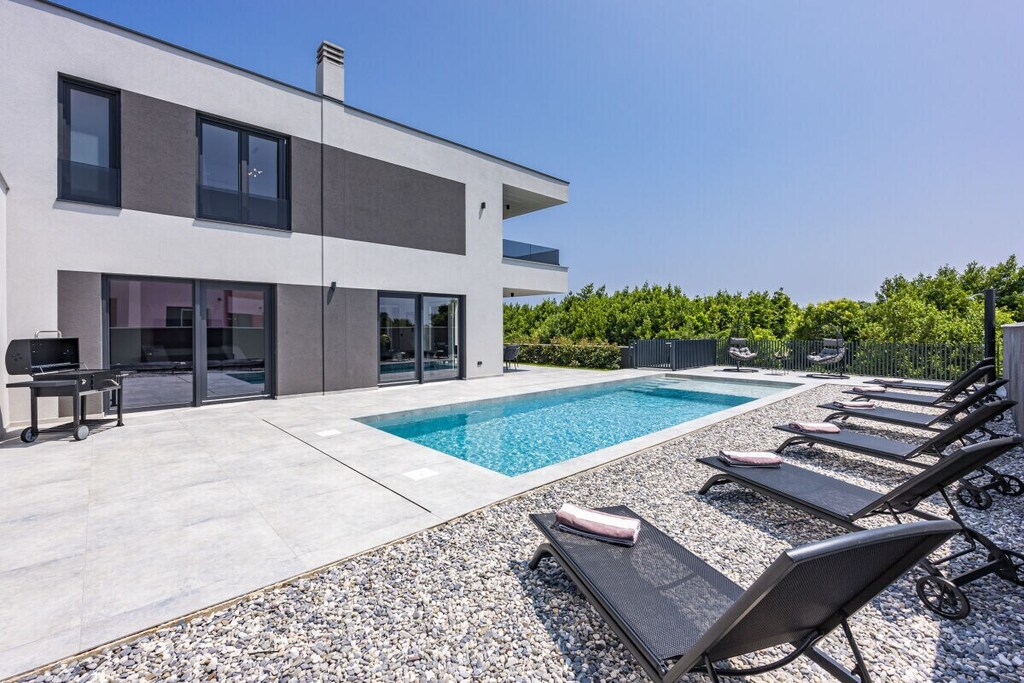 Villa in Medulin with swimming pool