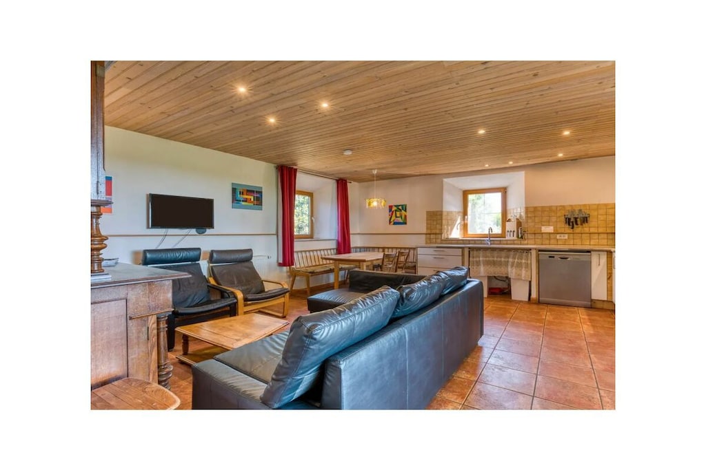 Holiday home in Aspiran with swimming pool