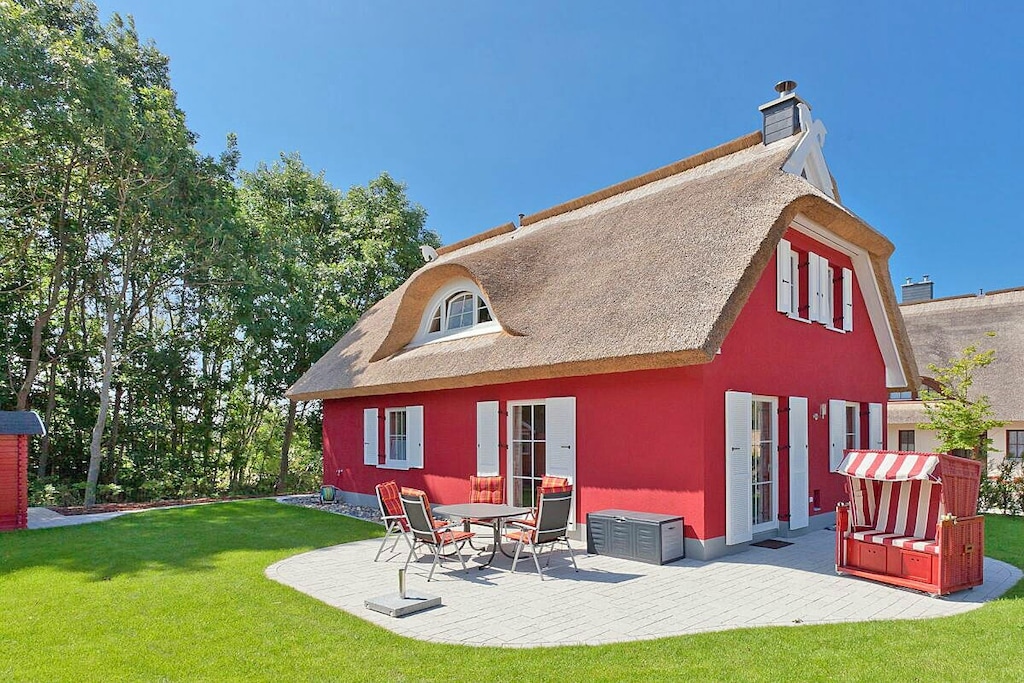 Holiday home in Glowe with swimming pool