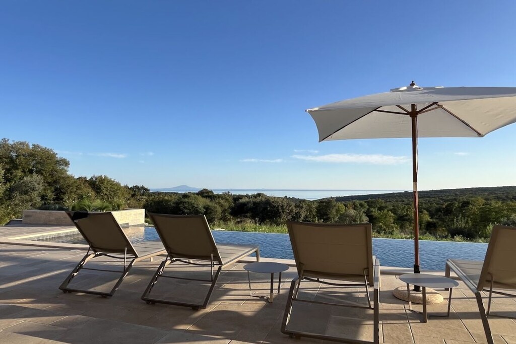 Holiday home in Peruški with swimming pool