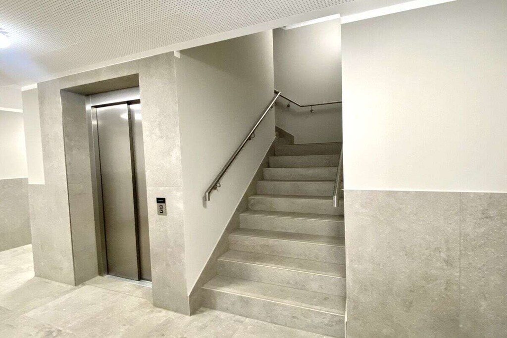 On the 2nd floor: (hallway(Mirror, Wardrobe Coatrack, heating), Living/diningroom(Armchair, Games, Sofa, Spices, Tea Towels, Kitchenette, library, TV, TV, TV, dining table, radio, hob, electric kettle, toaster, coffee machine, oven, dishwasher, fridge, freezer, heating, insect screens), bedroom(Armchair, Bed Linen, Wardrobe, library, double bed, TV, TV, TV, heating, insect screens), bathroom(Make Up Mirror, Mirror, toilet, radio, shower, washbasin, heating, hairdryer), storage(Vacuum Cleaner, ironing board, iron, drying cabinet))\n\nElevator, Hot Water, Internet Access DSL, Vacuum Cleaner, garage, Internet access, Internet access, balcony(balcony, sun loungers), heating, parking, ironing board, iron, drying cabinet, Charging post for electric cars