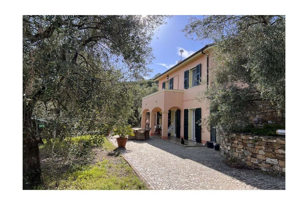 Romantic country house in a secluded hillside location. The house is wonderfully quiet, nestled in its own olive grove, yet the charming little seaside resort of San Lorenzo al Mare is just 2.2 km away.

A small, well-stocked grocery store with fresh bread rolls is 1.5 km from the house.

Note: Upon arrival, please give our Italian caretakers, Kristian and Elisabetta, their fee: €200 for 3 or more people / €120 for up to 2 people in cash (for cleaning, organization, bed linen, and towels).

Heating: During the transitional seasons of winter, autumn, and spring, you may want to heat the house in the evenings. Using the wood-burning stove is more economical. The house heats very well with it.

Firewood can be provided upon request for €70 per week.

Gas central heating:

Heating costs are charged separately - €10 per m³ / consumption is metered.

This quietly situated holiday home offers ample space for six people on two levels. There is seating around the house. On cool evenings, you can cozy up by the fireplace. The covered terrace allows you to sit outside in any weather.