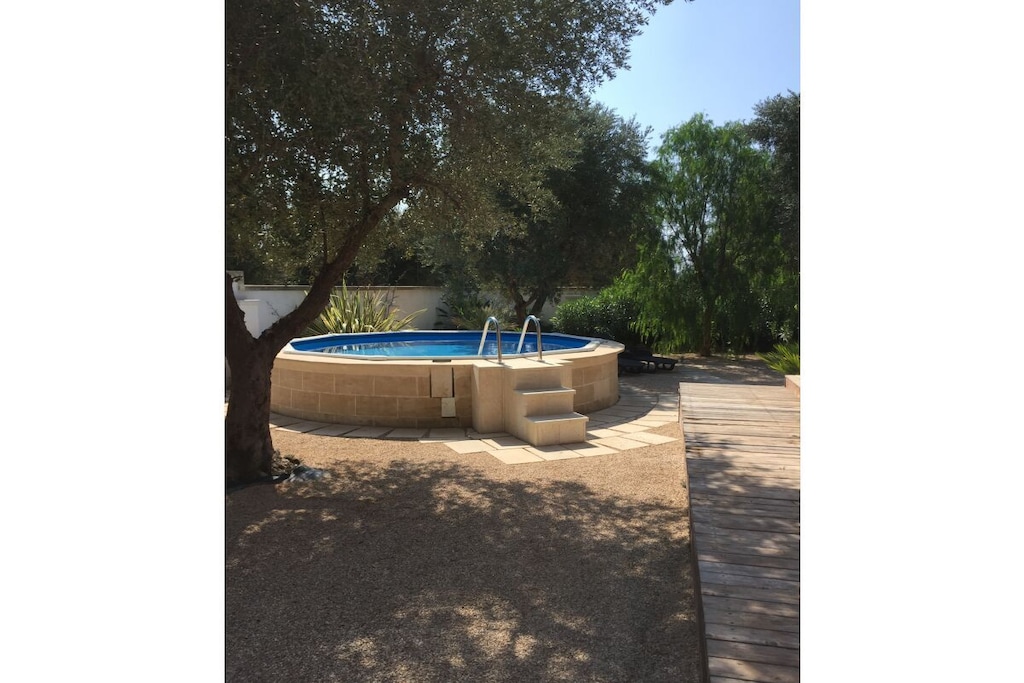 Ground floor: (hallway(Mirror, Wardrobe Coatrack, insect screens), open kitchen(Bed Linen, Tea Towels, Kitchenette, single sofa bed, TV, dining table, stove, stove, stove, DVD player, stereo unit, toaster, coffee machine, oven, fridge, freezer, freezer, air conditioning, high chair, insect screens), bedroom(Bed Linen, Wardrobe, single folding bed, double bed, air conditioning, children\'s bed, insect screens), bathroom(Mirror, toilet, shower, washbasin, washing machine, hairdryer, insect screens))\n\nHot Water, Vacuum Cleaner, veranda(garden furniture, sun loungers), carport, Internet access, Internet access, washing machine, heating, terrace(Sun Umbrella, garden furniture, sun loungers), garden(outdoor shower, Barbecue center, Lawn, garden furniture, sun loungers, swimming pool), parking, drying cabinet, Laundry Package for a fee, Alarm