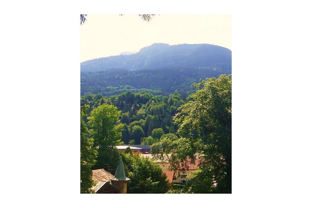 Located just a few minutes from the center is our newly renovated "Apartment Berchtesgaden", in the immediate vicinity of Adelsheim Castle, Schroffenberg Allee 5.