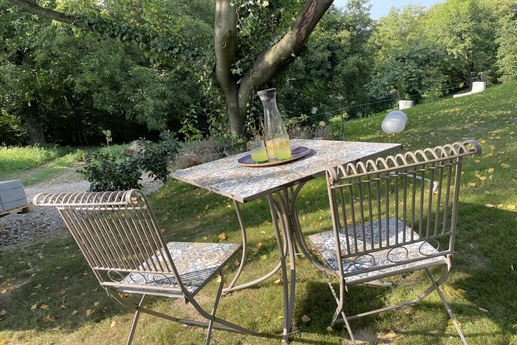 Ground floor: (Living room(single sofa bed, TV, TV), dining room(dining table), Kitchen(stove, hob, cooker, oven, dishwasher, fridge), bedroom(Bed Linen, Wardrobe, double bed), bathroom(Mirror, toilet, shower, washbasin))\n\nFire Alarm, Hot Water, Internet Access DSL, Internet access, heating, terrace(Sun Umbrella, garden furniture, sun loungers), garden(Lawn, garden furniture, sun loungers), parking, ironing board, iron, drying cabinet