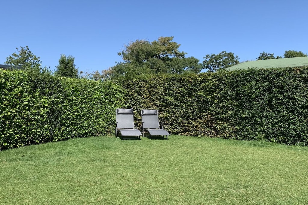 Ground floor: (Living room(Armchair, Games, Mirror, Mixer, Sun Umbrella, toilet, library, TV, TV, stove, coffee machine, dishwasher, freezer, freezer, shower, shower, washing machine, garden furniture, sun loungers, hairdryer, Garden shed))\n\nKitchen(Barbecue center, electric kettle, dishwasher, fridge), bedroom(Wardrobe, single bed, double bed, TV), bedroom(Wardrobe, single bed, double bed, TV), bathroom(toilet, shower, washbasin), Internet access, Internet access, tumble dryer, washing machine, heating, terrace(sun loungers), garden(garden furniture), parking