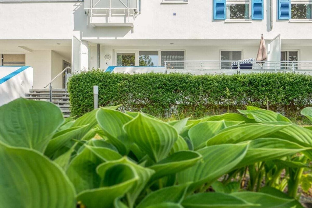 The pier, the beautiful sandy beach, and the promenade with cafes and restaurants are just 50 meters away. The high-quality furnished apartment offers ample space for up to four people on a living area of 56 m².