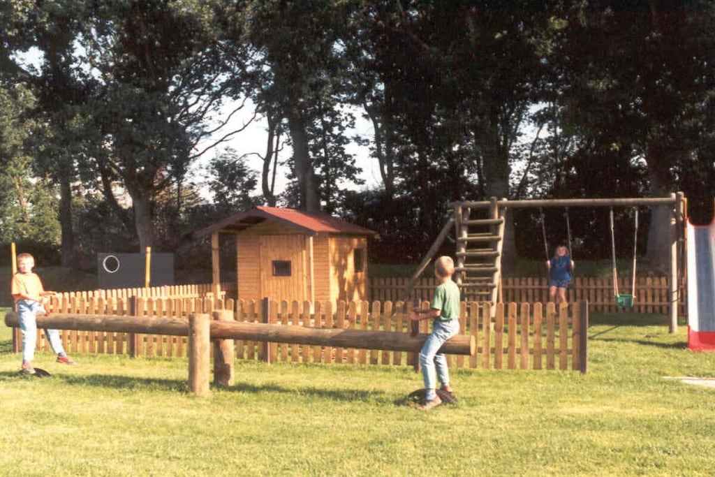 53163