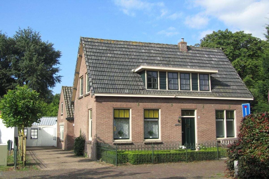 169161