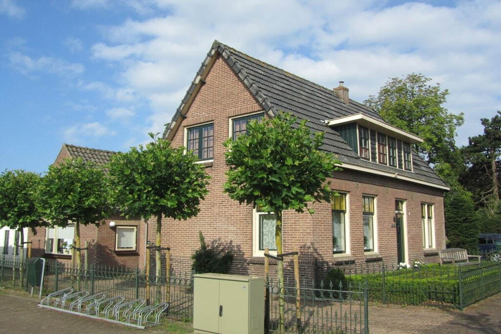 169161