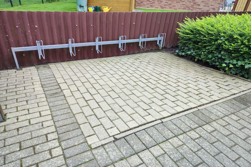 506233