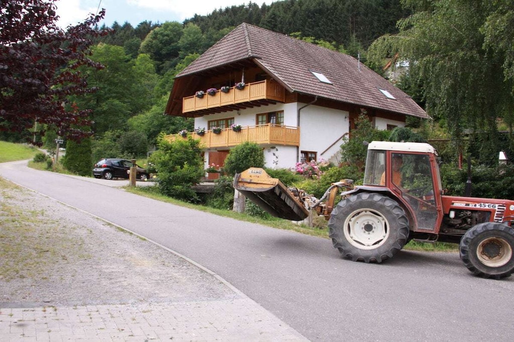 98634