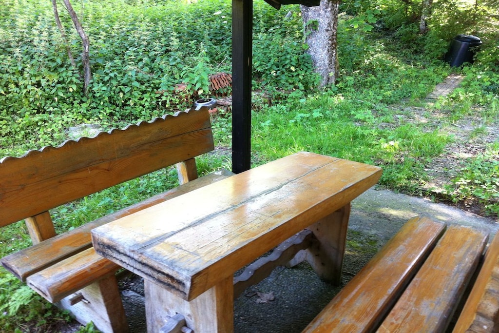 72618