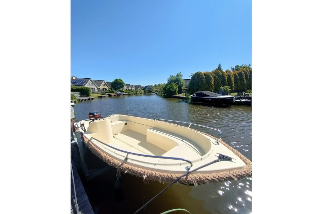 425893