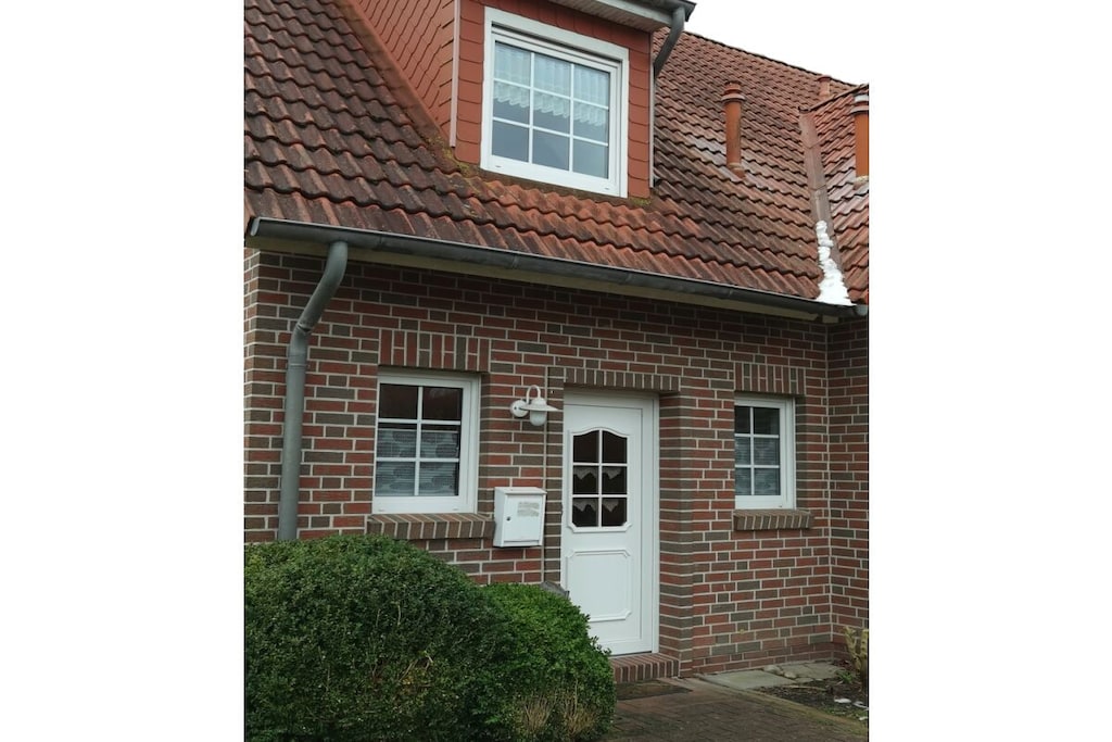 285900