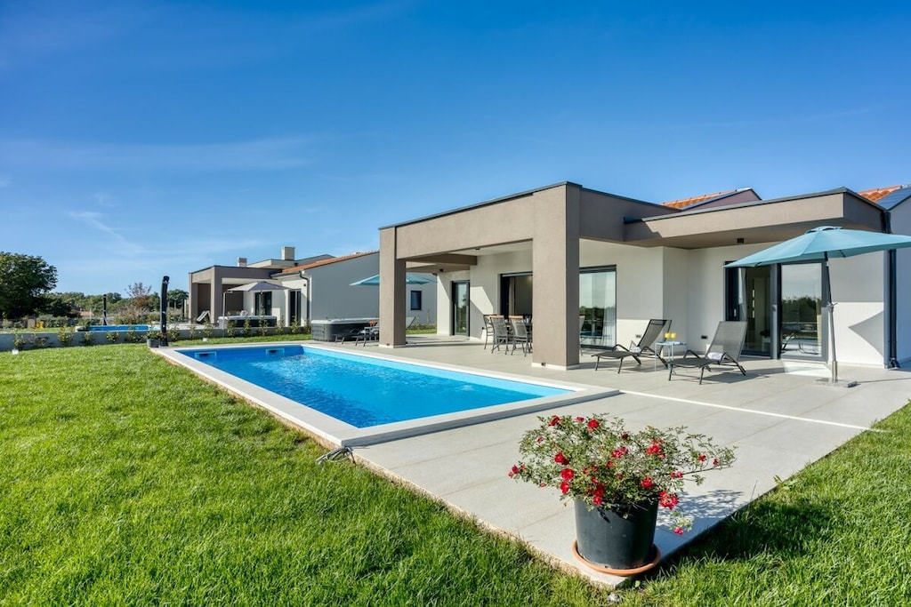 475589