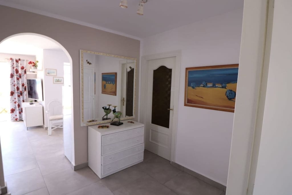 246895