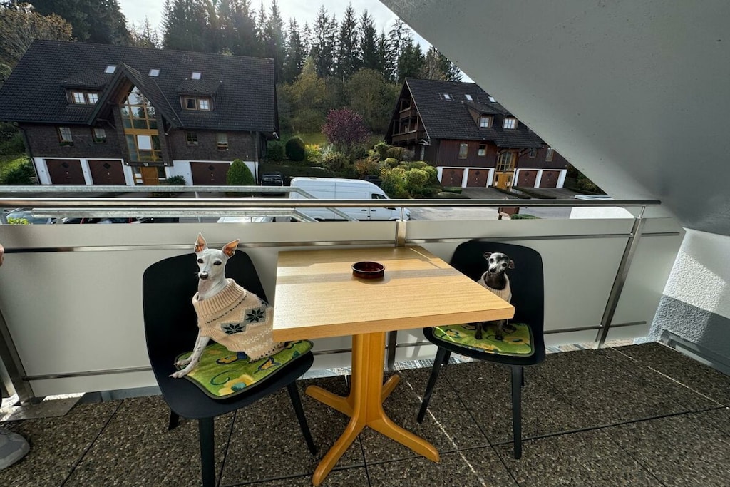 606048