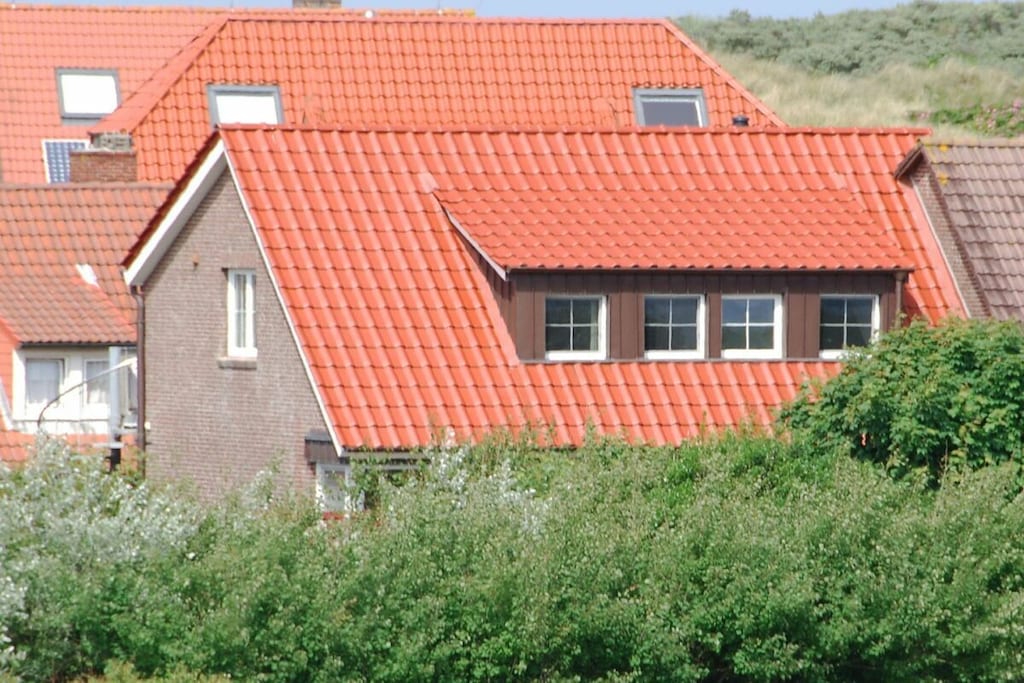 235678