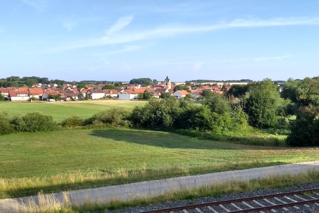 275593