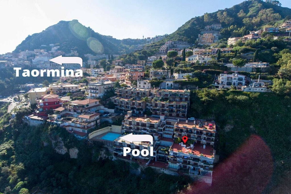 275989
