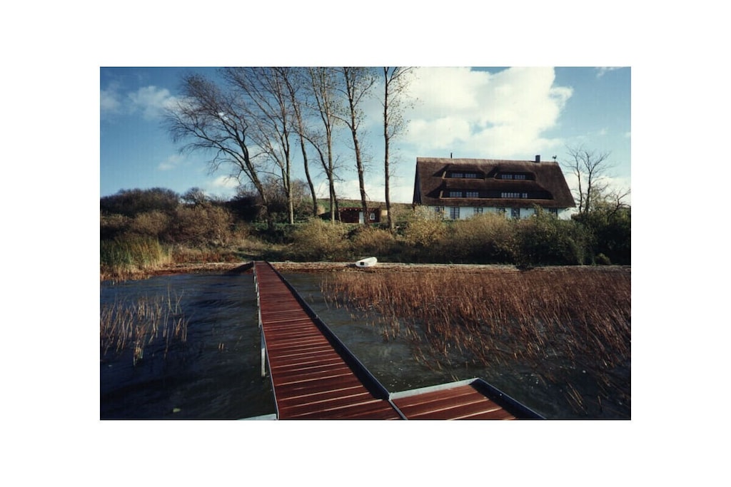 383018