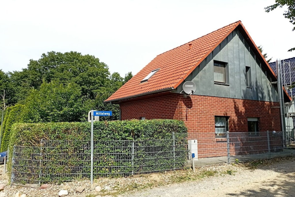 484345
