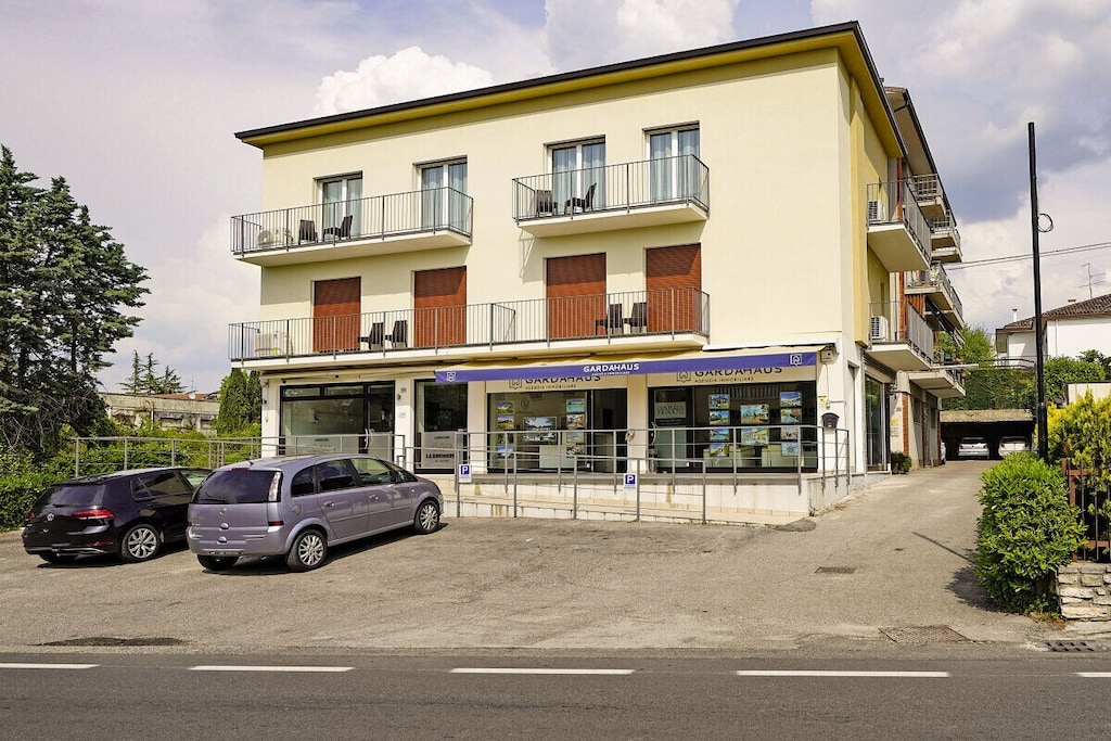386902