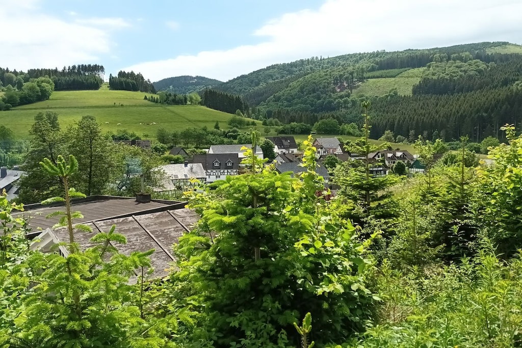 385747
