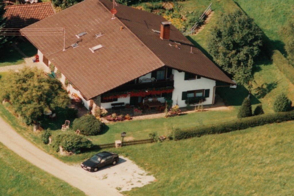 18872