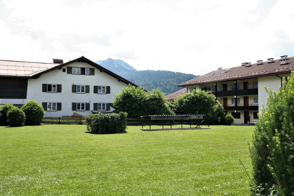 273526