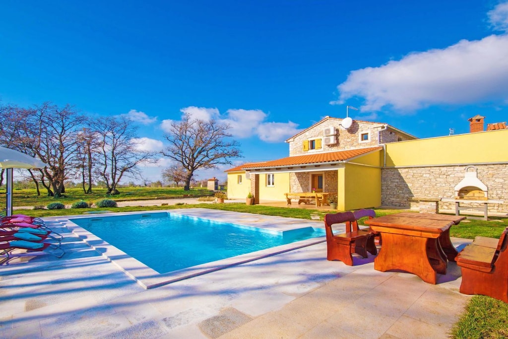 221229