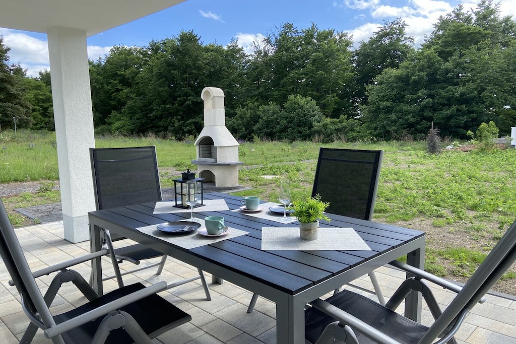 384098