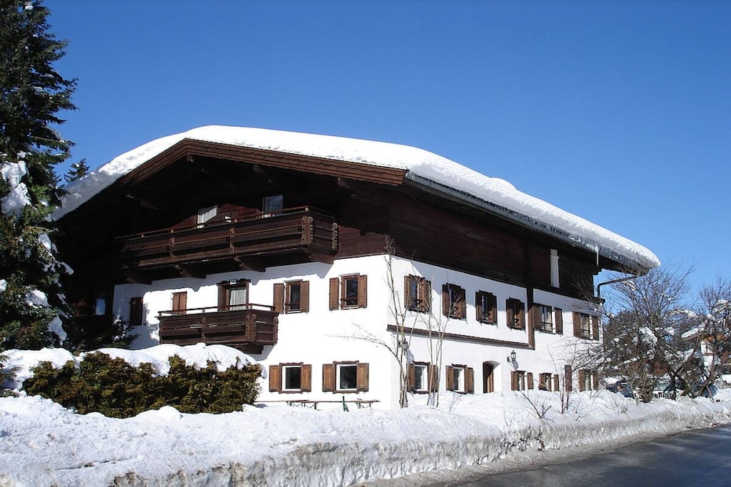 23484