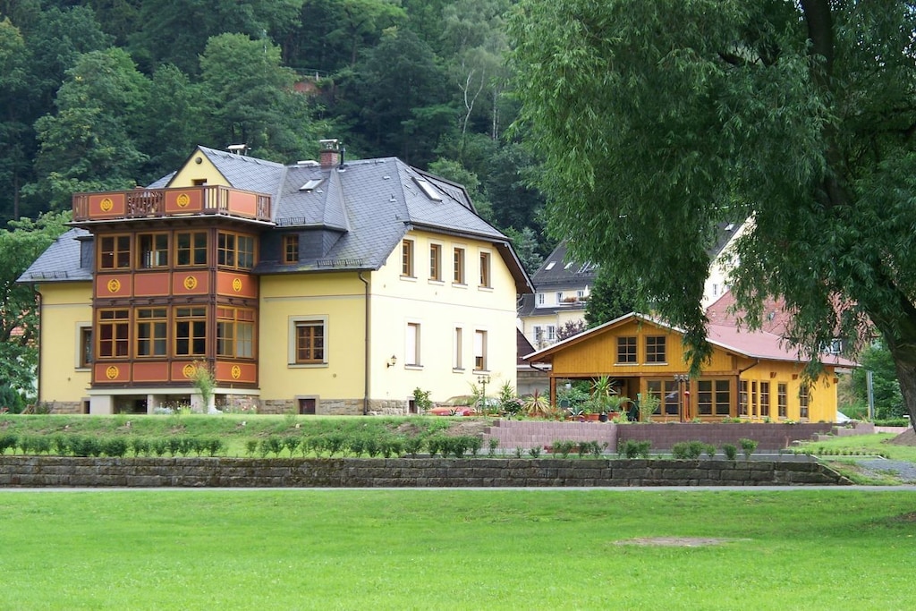 18401