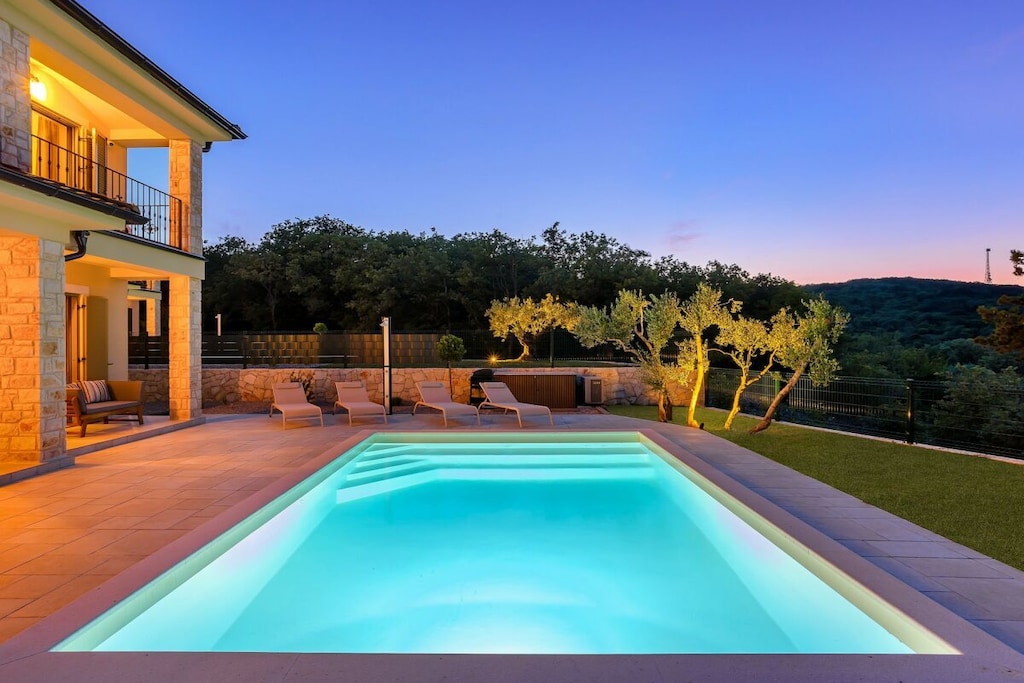 637810