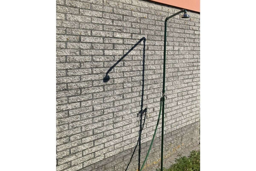 354379