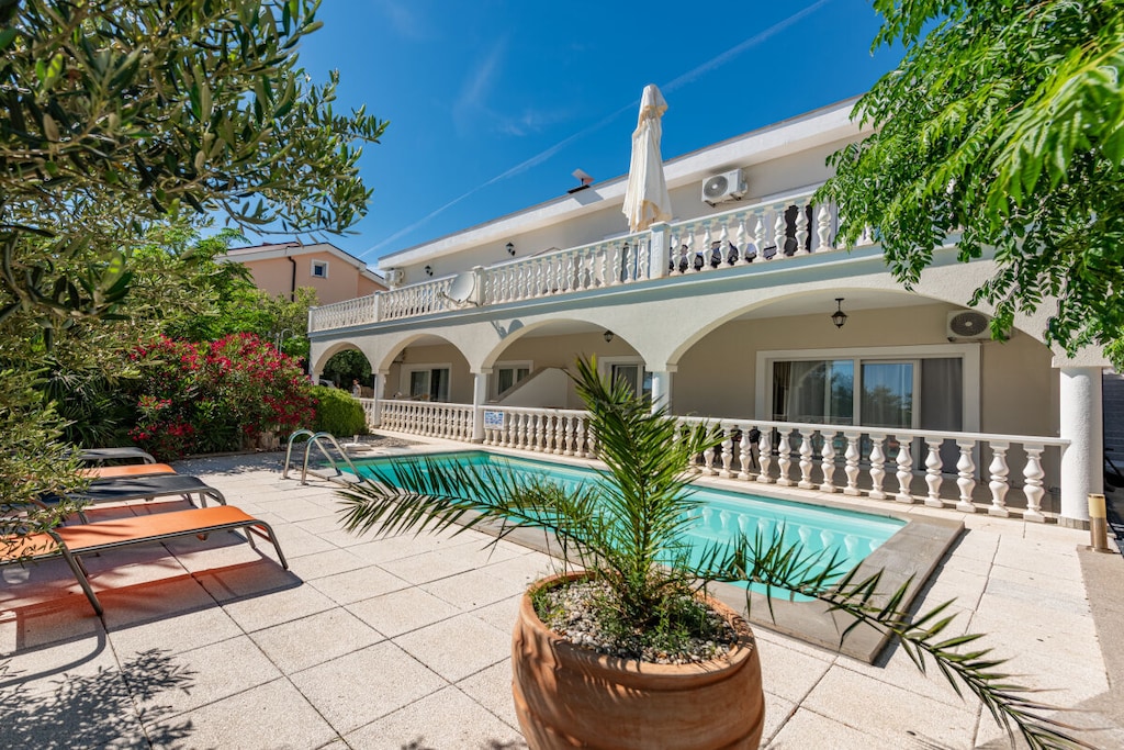 522235