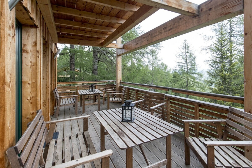 758111