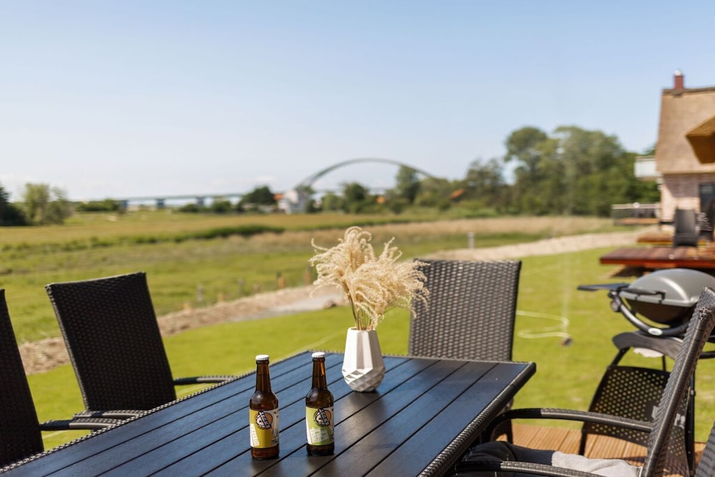 284439