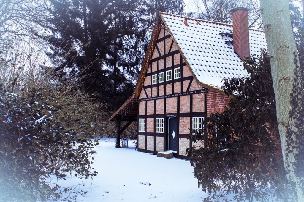 21852