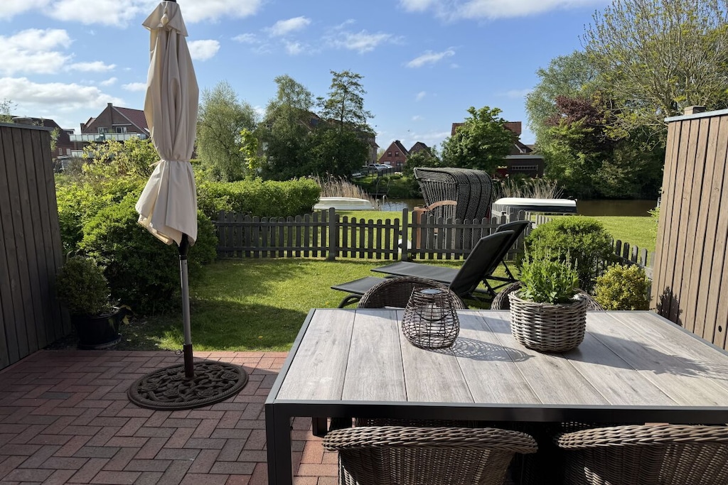 228352