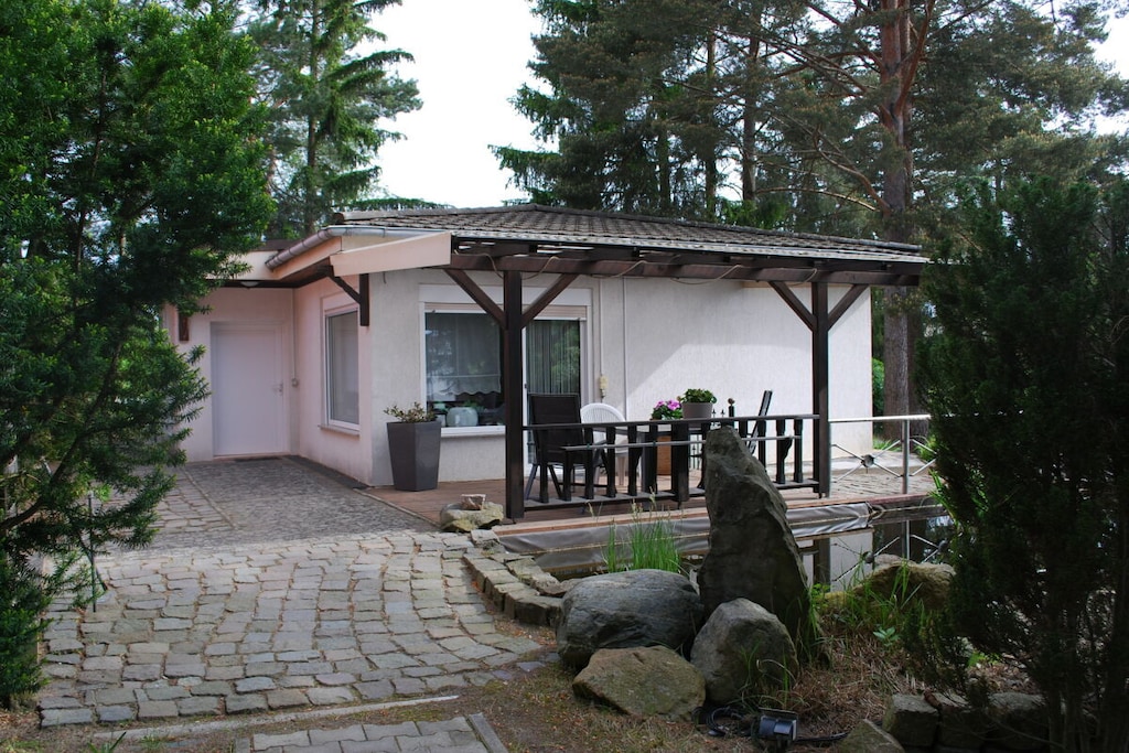 18878