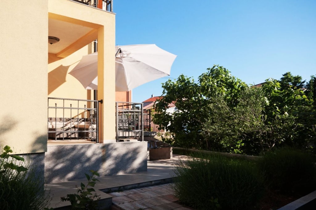 38717