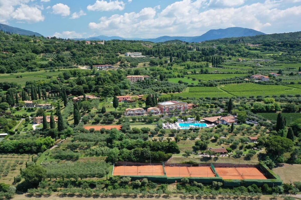 386904