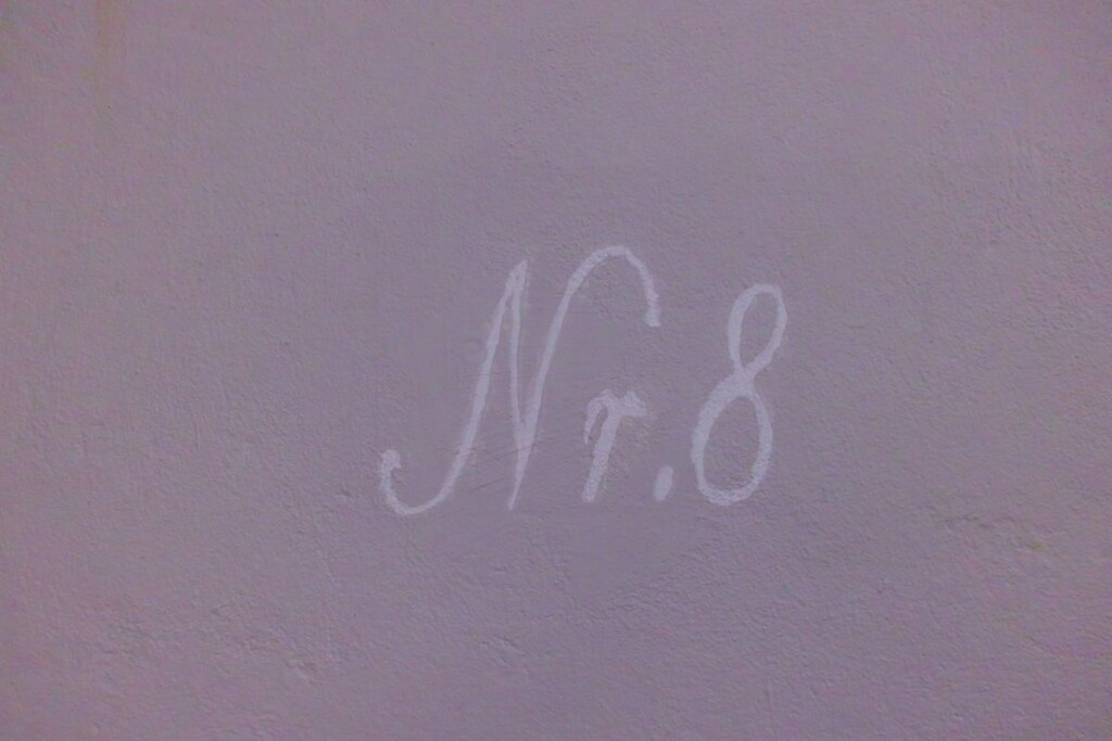 196679