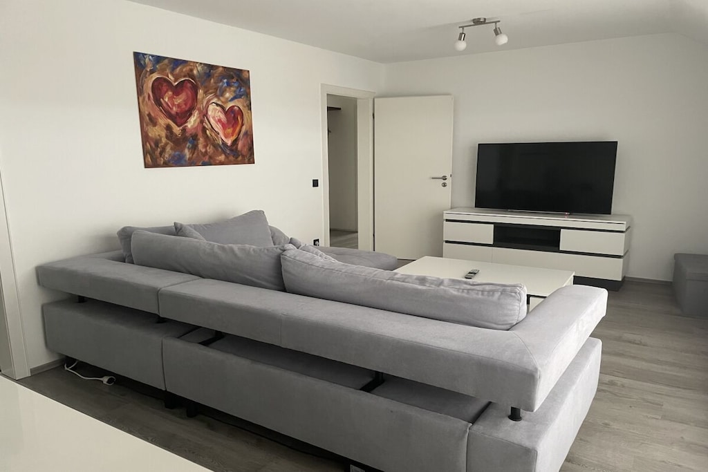 636103