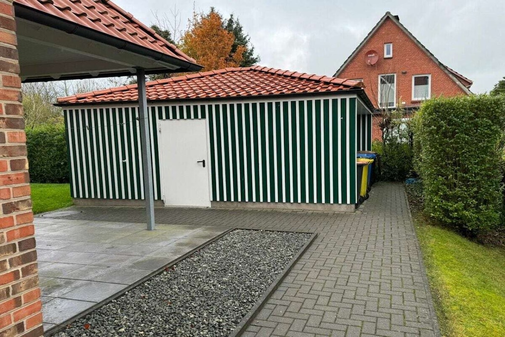 83243