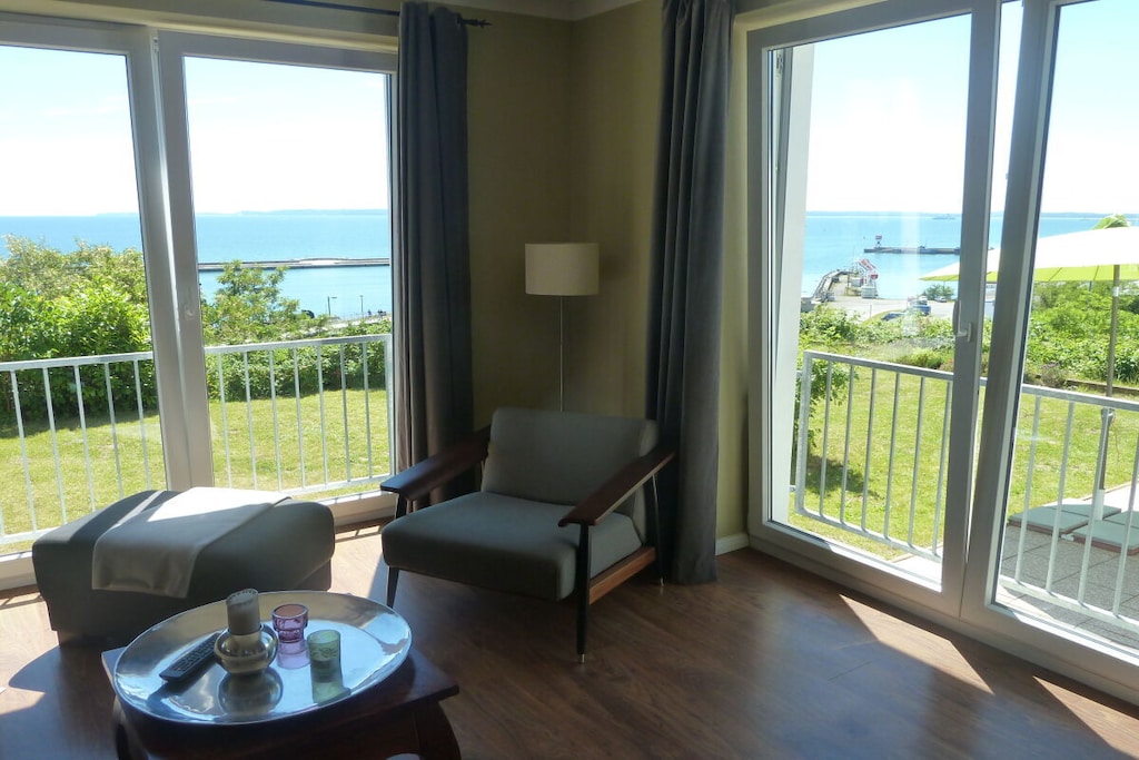 270979